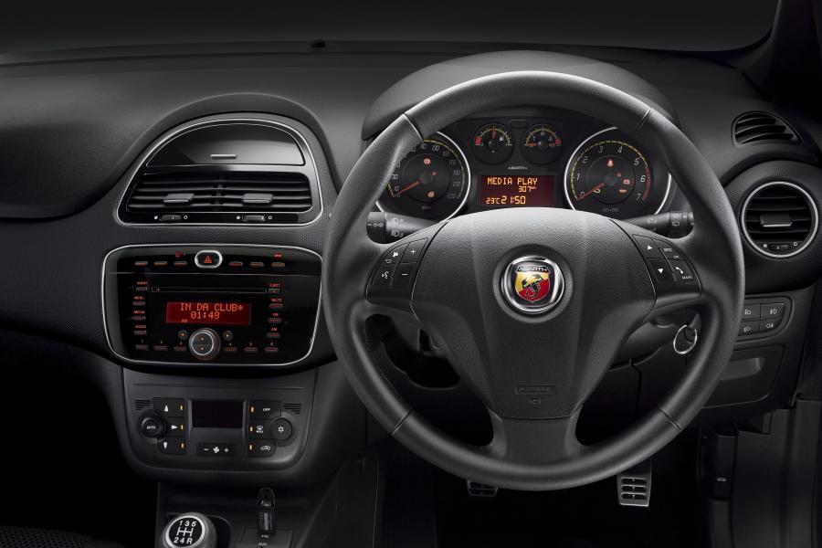 Торпедо Fiat Abarth Punto (310) 2015 года  (фото 4 из 6)